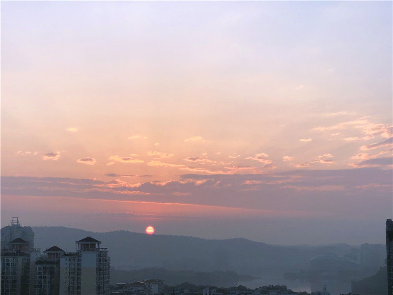 朝阳、晨曦、剪影与风卷云舒(图1)